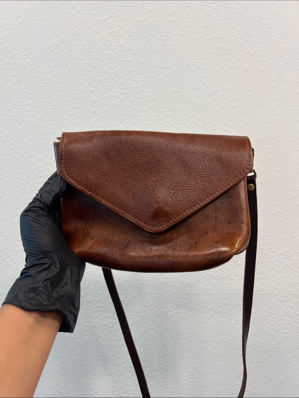 100% cognac Leather Crossbody Bag - Classic Envelope Style